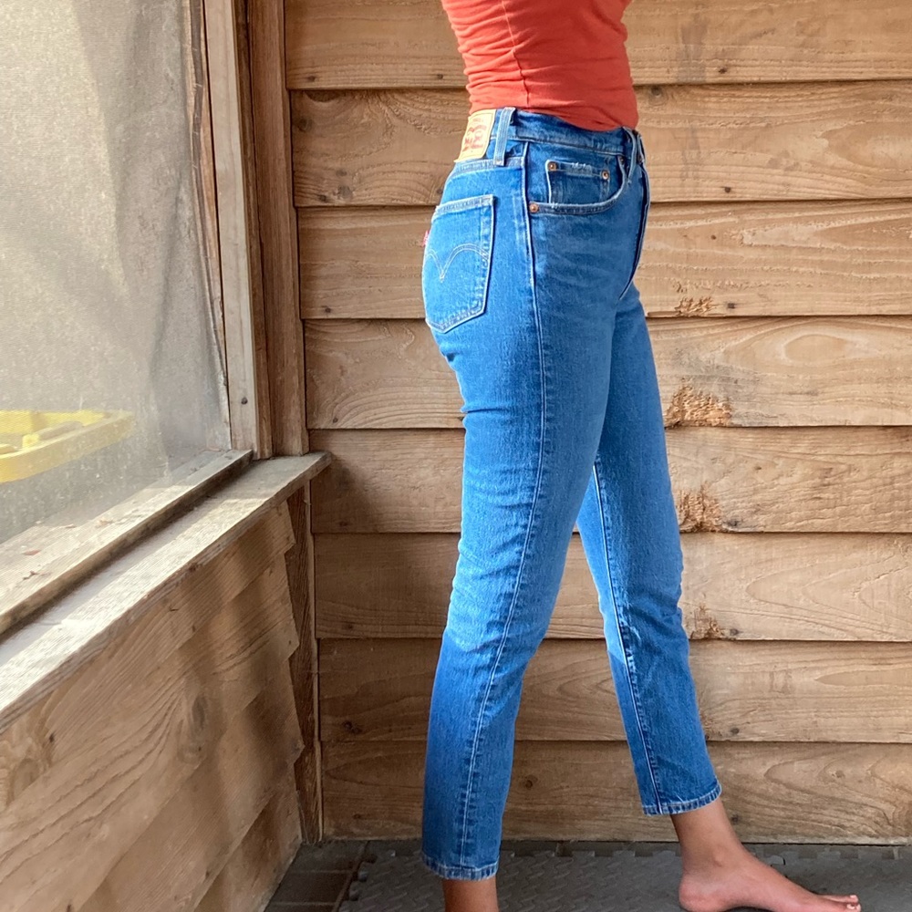 Levi’s 501 button fly high waisted medium wash waist 26 length 28